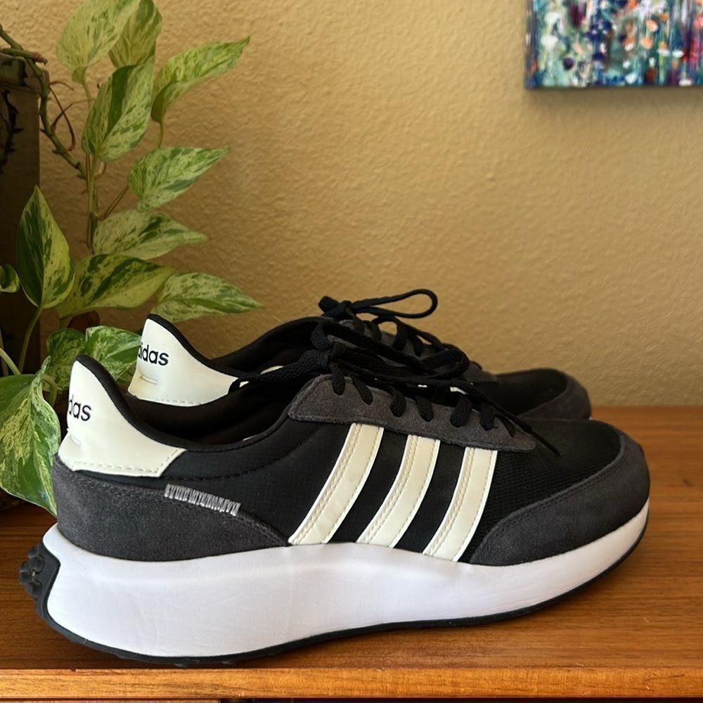 EUC Adidas Run 70s Women’s Sneakers‎ 9